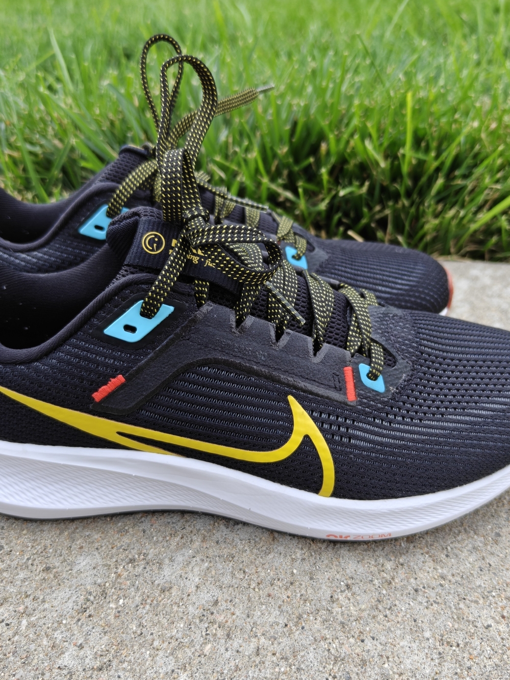 Nike Air Zoom Pegasus 40 Womens Running Shoes Size 8 Black Yellow DV3854-002
